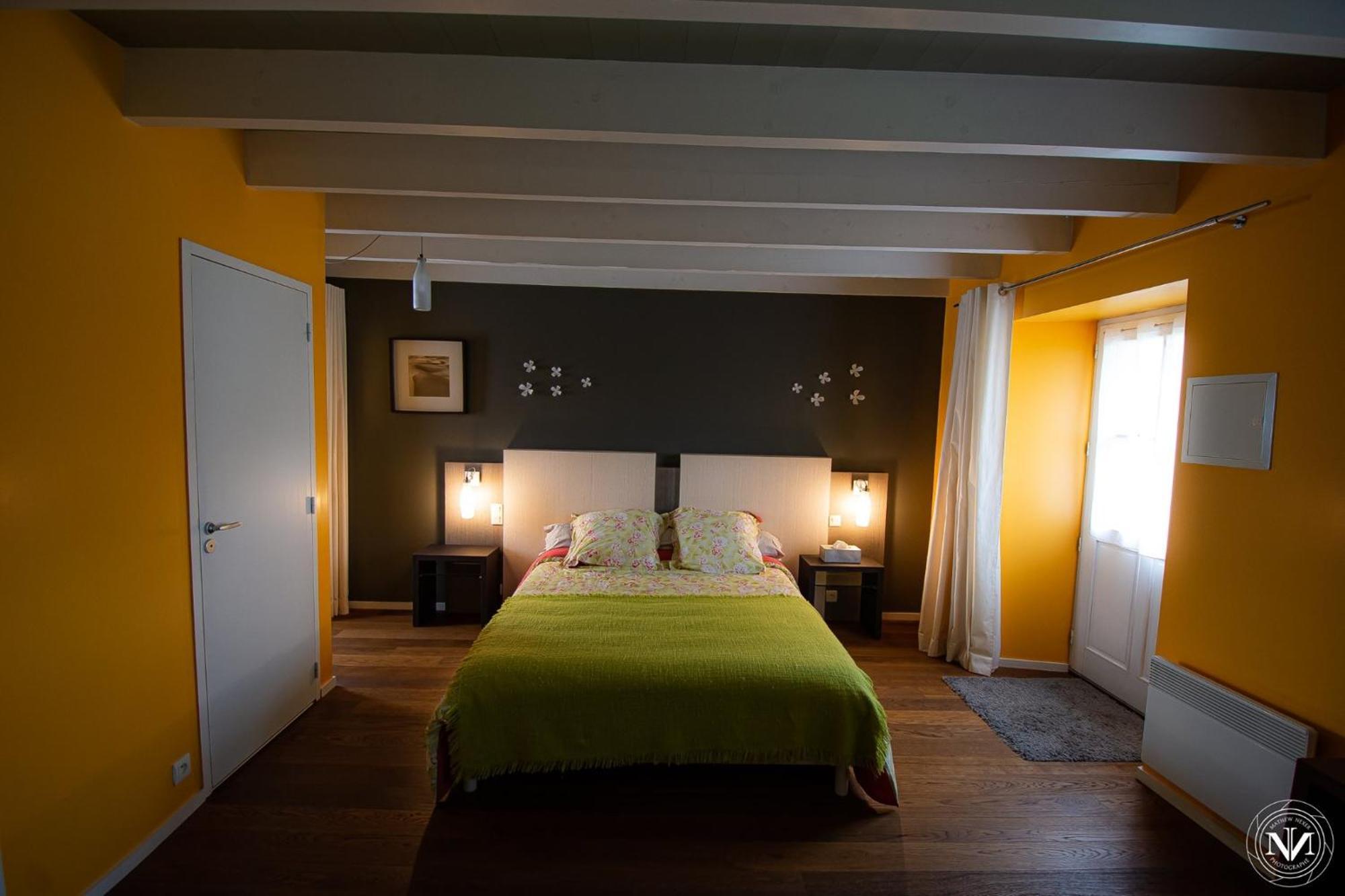 Longere De Nivinen Bed & Breakfast Arzano Bagian luar foto
